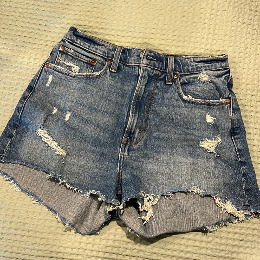 Abercrombie the mom short hi-rise curve love size 26